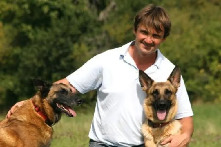 Uwe Friedrich, einer der besten Hundetrainer Deutschlands, vom 18. – 21. Mai 2009 zu Gast in Grevenbroich Bild: Uwe Friedrich, einer der besten Hundetrainer Deutschlands, vom 18. – 21. Mai 2009 zu Gast in Grevenbroich