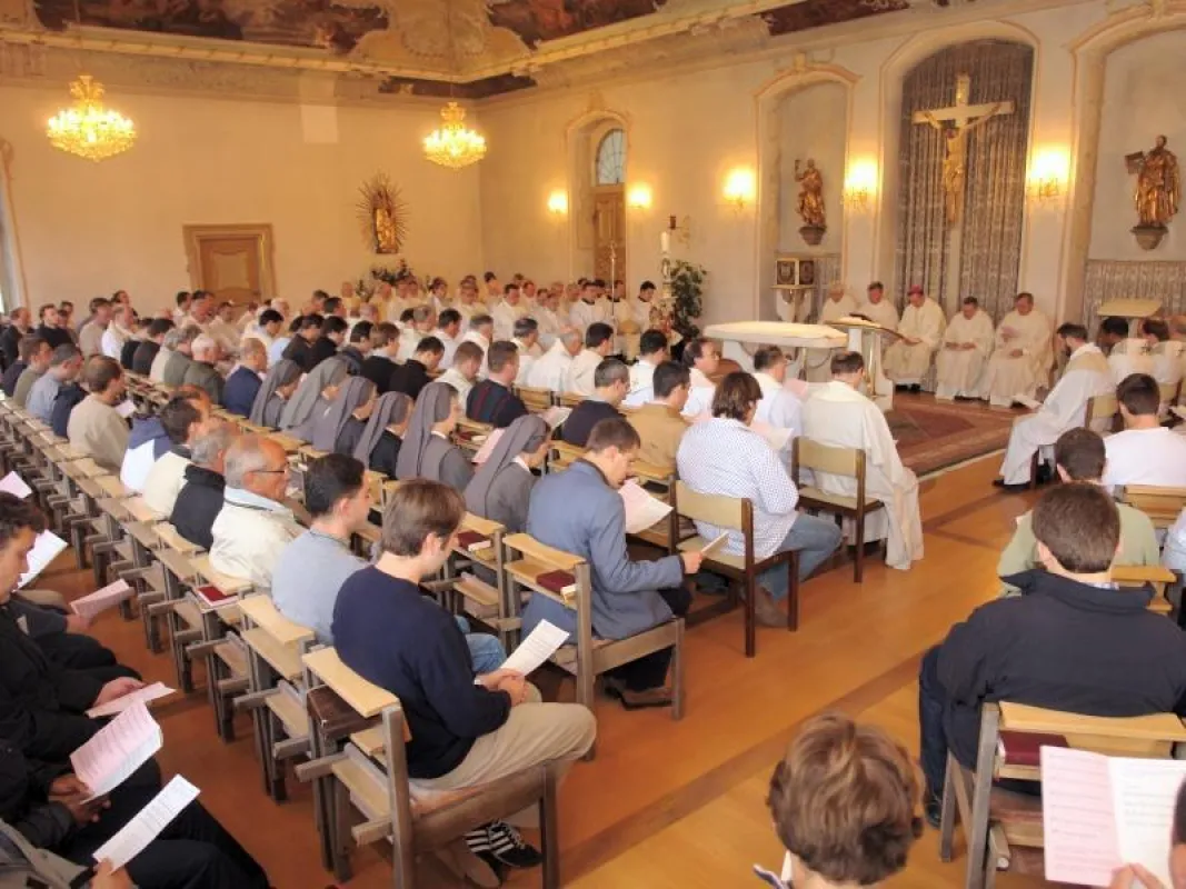 Gottesdienst in der Hauskapelle des Klosters Benediktbeuern (Foto: H. Kuhn)