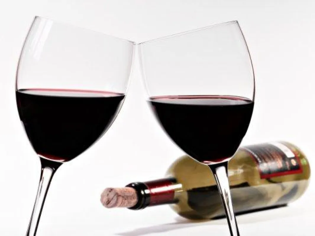Alkohol - Schutz oder Gefahr für den Körper? (Quelle: Pixelio)