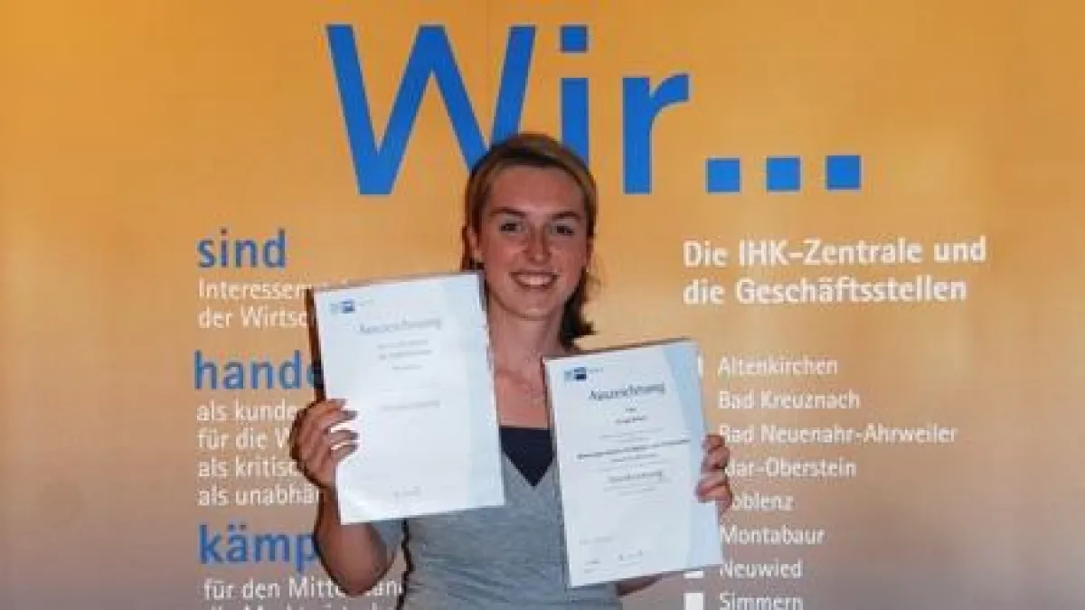 Ausgezeichnet: abc EUROPE-Mitarbeiterin Kinga Sklorz ist eine der Prüfungsbesten 2009.