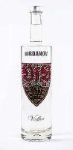 Iordanov Vodka VfB Stuttgart Edition mit Wappen aus ca. 1.400 funkelnden Kristallen Bild: Iordanov Vodka VfB Stuttgart Edition mit Wappen aus ca. 1.400 funkelnden Kristallen