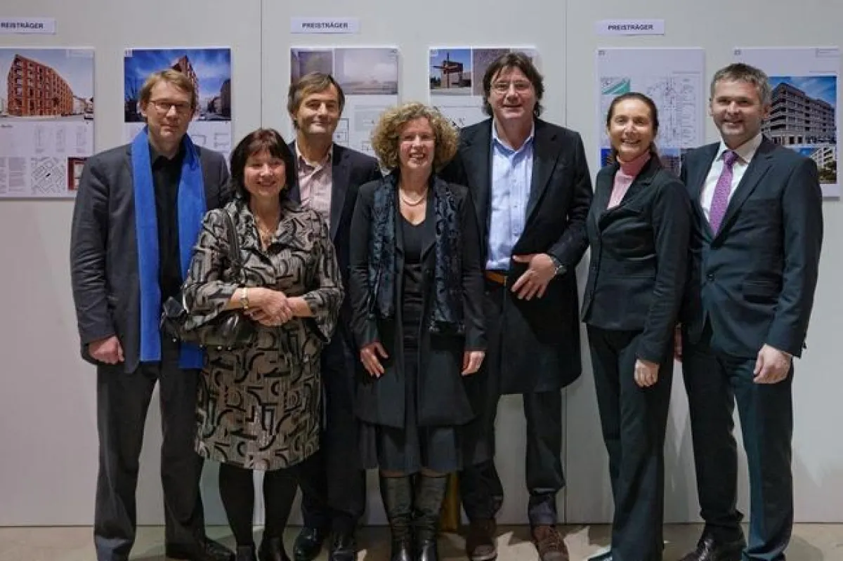 Freude nach der Architekturpreis-Verleihung des Ziegel Zentrum Süd (ZZS). (Foto: Ziegel Zentrum Süd, München.)