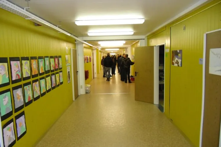 Unterricht in ELA-Lösungen - Schule in Groningen setzt nach Großbrand auf mobile Räume Bild: Unterricht in ELA-Lösungen - Schule in Groningen setzt nach Großbrand auf mobile Räume