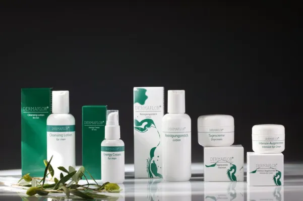Bild: Natur-Kosmetik shoppen Mann und Frau bei Dermaflor. Web-Shop für sanfte Gesichtspflege öffnet die Pforten.
