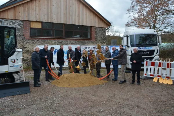 Bild: Spatenstich zum geförderten Breitbandausbau im Rhein-Lahn-Kreis