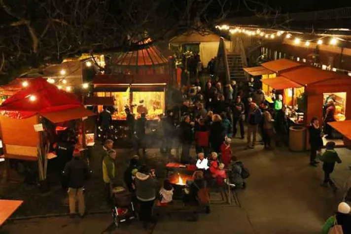 Bild: Viel Feuerzauber beim Liebenauer Adventsmarkt