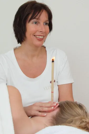 Bild: Ohrenkerzenbehandlung kann Erkältungen lindern