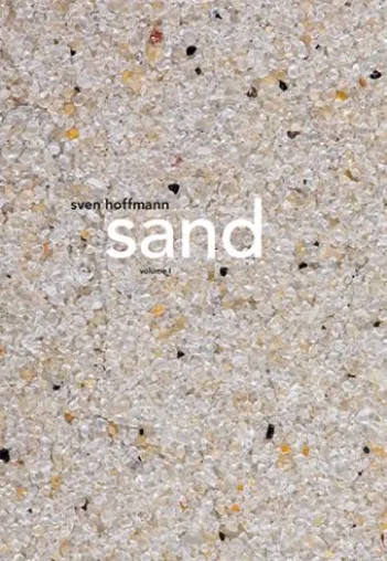 Bild: SAND: Der neue Bildband von Sven Hoffmann versammelt weltweite Sandproben zu einem Kaleidoskop der Eindrücke.