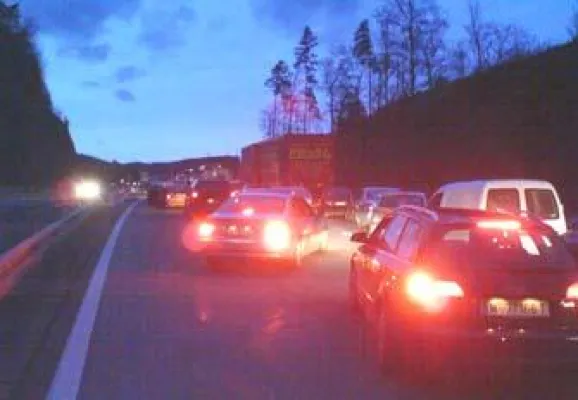Verkehrsunfall im Grasbergtunnel Bild: Verkehrsunfall im Grasbergtunnel