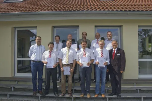 Bild: Erfolgreiche Weiterqualifizierung zum Bezirksleiter bei der Firma Gerhard Sprügel GmbH Befestigungstechnik