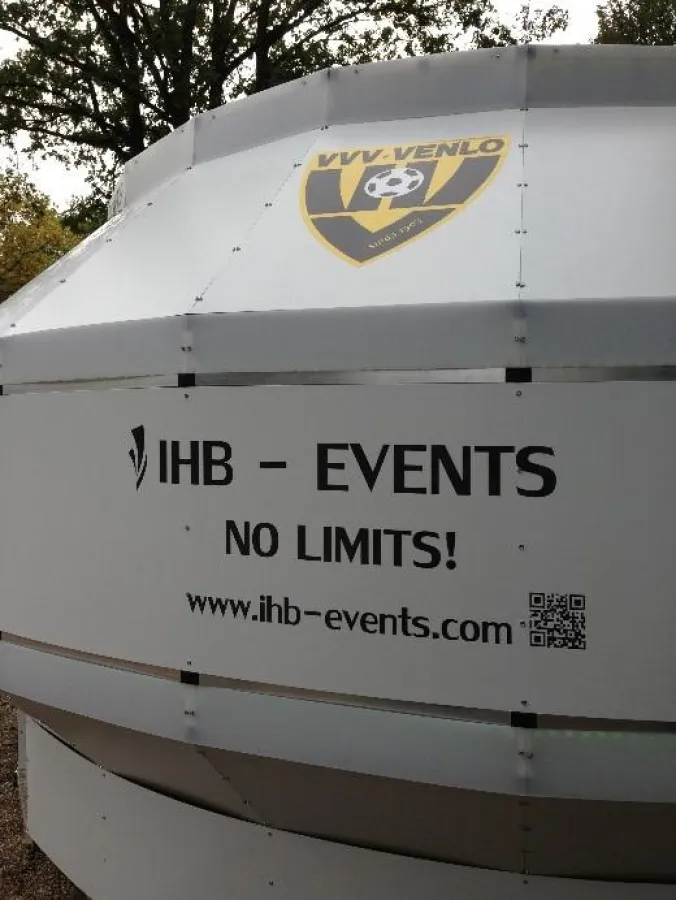 Das neue Kassenhäuschen des VVV-Venlo im UFO-Design