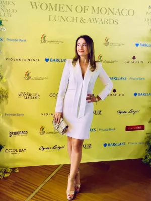 Bild: Dr. Sina Schertl bei der Women of Monaco Preisverleihung 2025