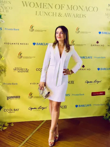 Bild: Dr. Sina Schertl bei der Women of Monaco Preisverleihung 2025