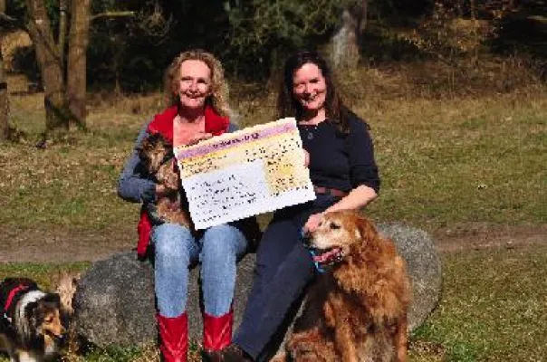 Bild: „zoolove by zooplus“ unterstützt Tierschutzarbeit für ältere Hunde mit 22.490 Euro