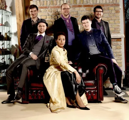 Bild: Jocelyn B. Smith & muSix im Ernst-Reuter-Saal Berlin - The Voices of Winter – 6 Stimmen und ein Flügel