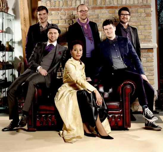 Bild: Jocelyn B. Smith & muSix im Ernst-Reuter-Saal Berlin - The Voices of Winter – 6 Stimmen und ein Flügel