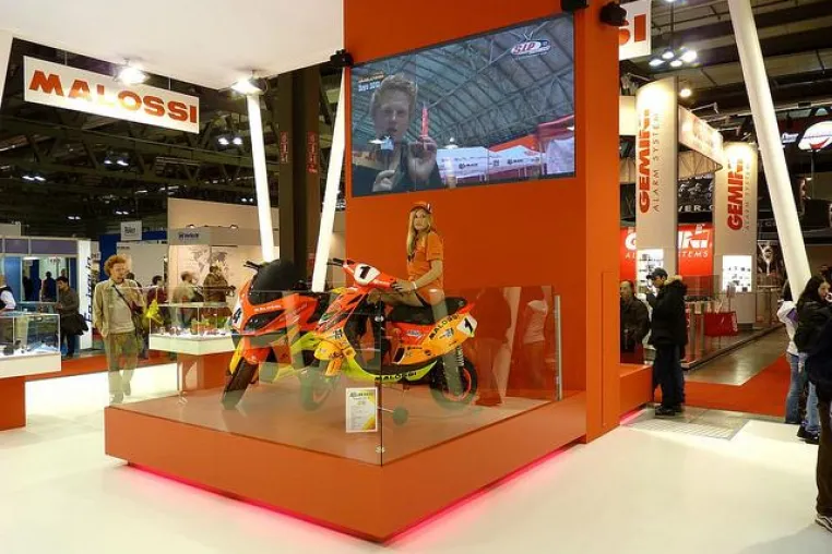 Bild: EICMA 2010 - Scootermania auf der Zweiradmesse Mailand