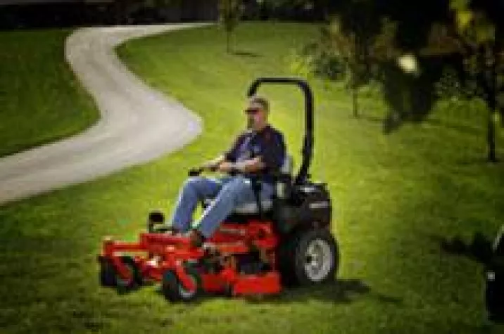 Bild: Mäht jetzt auch Hochgras: Null-Wendekreismäher von Amerikas beliebtester Rasenmähermarke