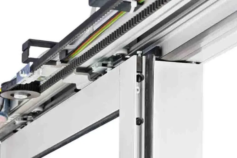 Bild: GEZE auf der fensterbau: Das einbruchsichere Schiebetürsystem Slimdrive SL WK2 – filigran und doch robust