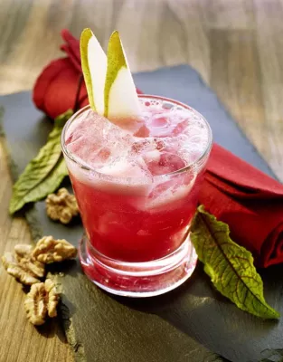 Bild: Alkoholfreie Wintercocktails: Natürlicher Genuss mit winterlichen Zutaten und Mineralwasser