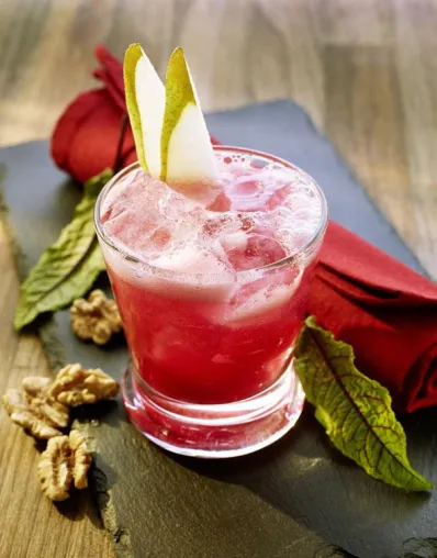 Bild: Alkoholfreie Wintercocktails: Natürlicher Genuss mit winterlichen Zutaten und Mineralwasser