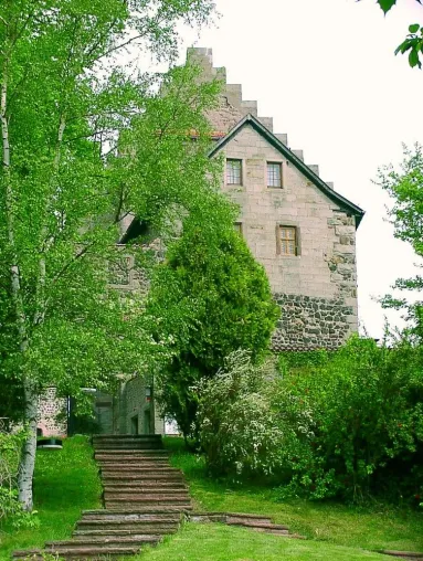 Ferienkurs \"Steinbildhauerei\" - Ein Workshop für Einsteiger und Fortgeschrittene auf BURG FÜRSTENECK Bild: Ferienkurs \"Steinbildhauerei\" - Ein Workshop für Einsteiger und Fortgeschrittene auf BURG FÜRSTENECK