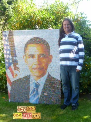 Bild: Künstler Christophe Didillon schenkt US-Präsident Obama mannshohe Collage aus Fotos tausender Nummernschilder