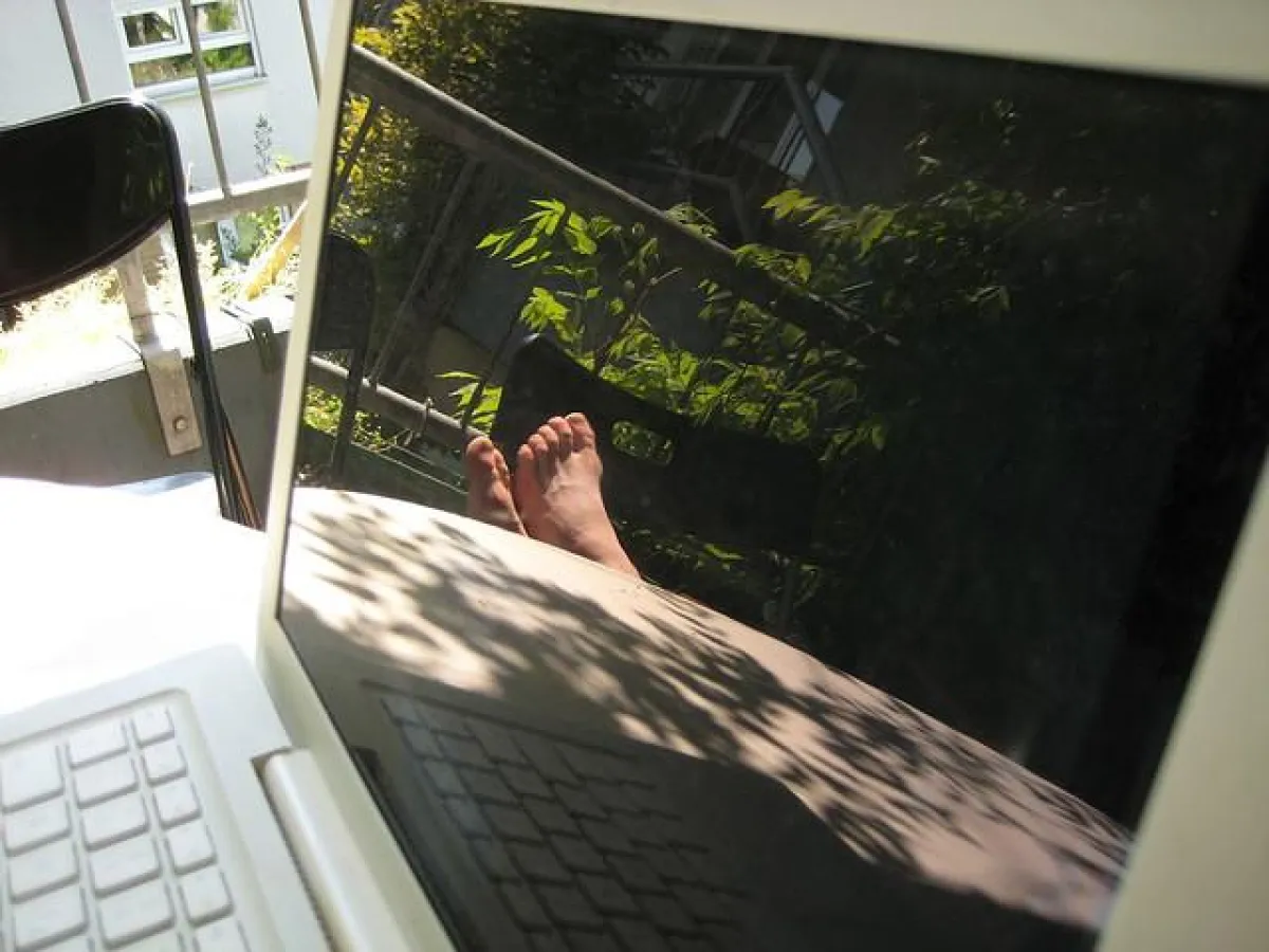 Im Freien unpraktisch: Glänzende Displays | Foto: Johannes Freund (Flickr)