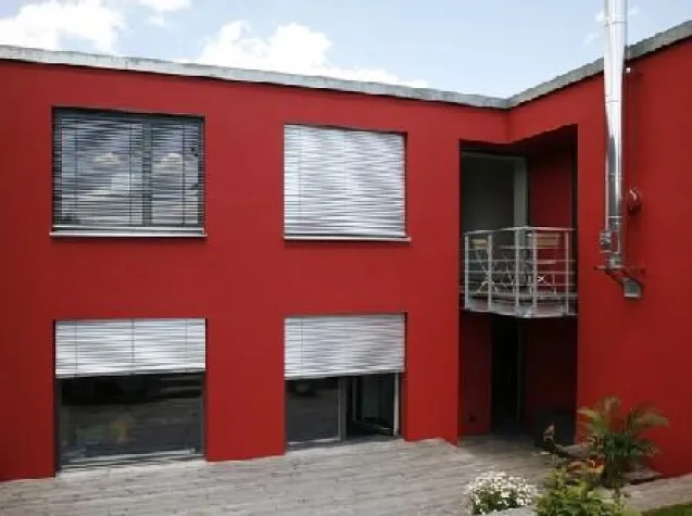 Fassadengestaltung mit Rollläden und Sonnenschutz - ein Blickfang in der Nachbarschaft Bild: Fassadengestaltung mit Rollläden und Sonnenschutz - ein Blickfang in der Nachbarschaft