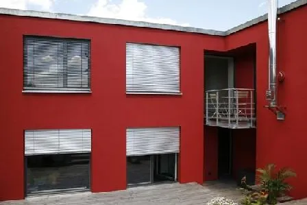 Fassadengestaltung mit Rollläden und Sonnenschutz - ein Blickfang in der Nachbarschaft Bild: Fassadengestaltung mit Rollläden und Sonnenschutz - ein Blickfang in der Nachbarschaft