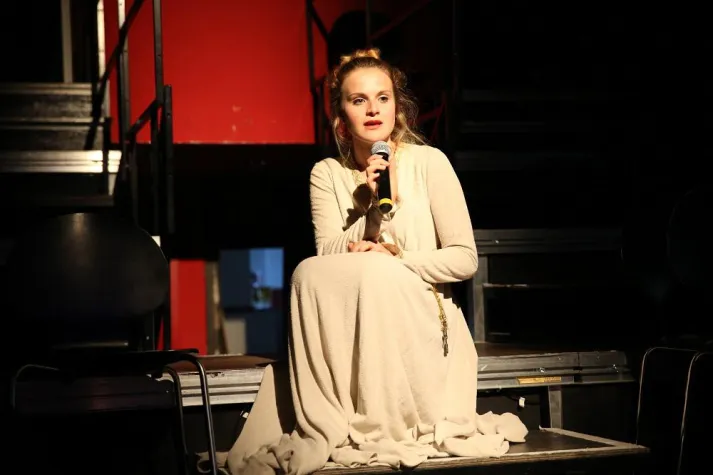 Bild: HELDENtaten - Schauspielschüler auf der Bühne