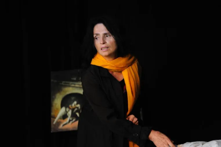 Beate Sarrazin inszeniert "Die geliebte Stimme". Im Anschluss Poetry Nacht. Bild: Beate Sarrazin inszeniert "Die geliebte Stimme". Im Anschluss Poetry Nacht.