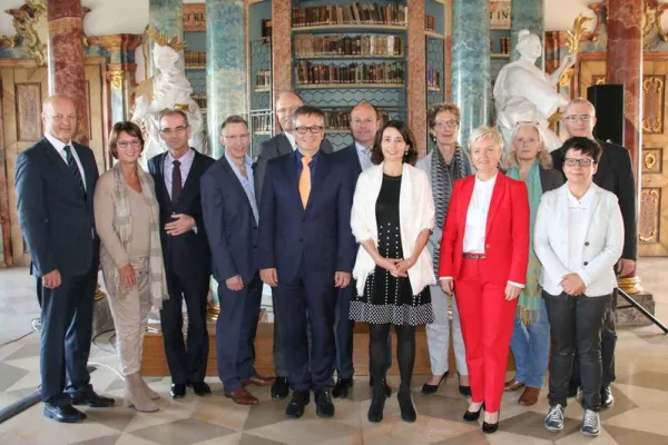 Bild: Tragfähig mit Vorbildfunktion: Akademie für Gesundheitsberufe feiert neues Hebammenstudium