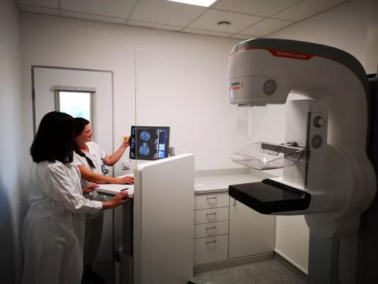 Bild: Neues Mammographie-Gerät „MAMMOMAT Revelation“ kommt ab sofort im Krankenhaus Porz am Rhein zum Einsatz
