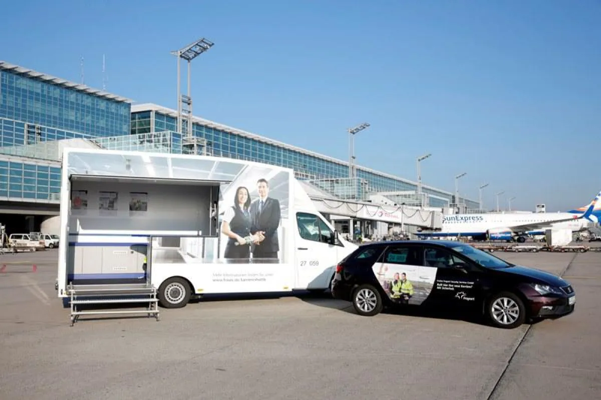 Mit ihrem neuen Karriereshuttle ist die FraSec in der Region Frankfurt auf der Suche nach Personal.