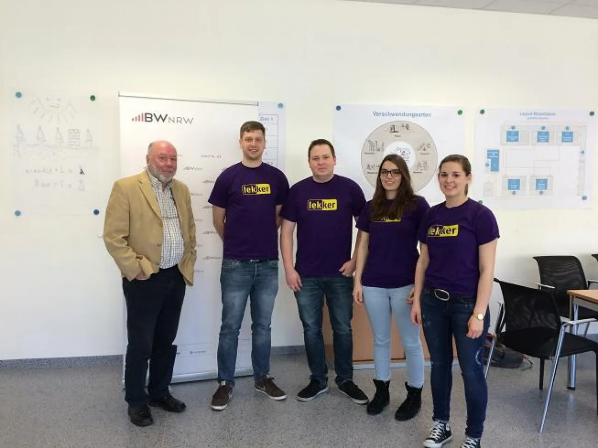 Die Azubis des Stromanbieters lekker und der Projektleiter des Fernplanspiels