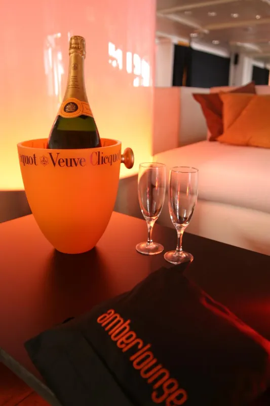 Champagner unlimited: Die Amber Lounge 2006