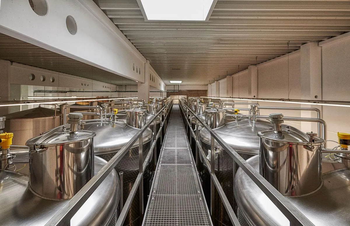 Tankkeller der Weinkellerei Zimmermann-Graeff & Müller GmbH (ZGM) in Zell an der Mosel (Bild: ZGM)