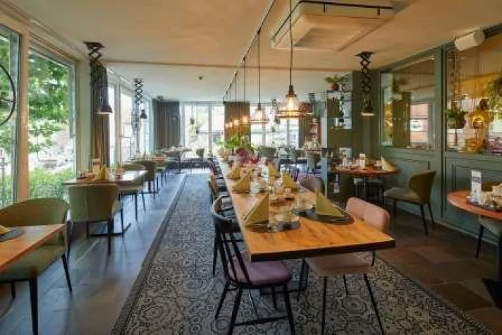 Bild: Farbenfroher Neustart im Restaurant Wiedergrün