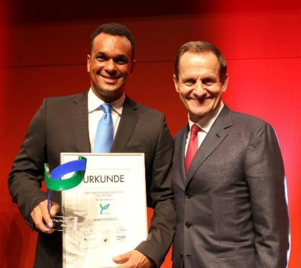 Fair Play Preisträger Martin Rietsch alias „2schneidig“ mit DOSB-Präsident Alfons Hörmann