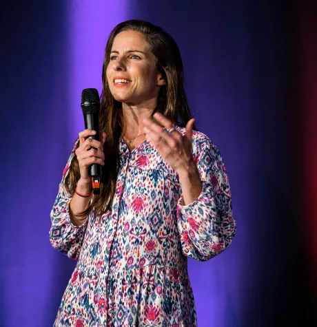 Bild: „Treffen wir uns wieder in der Mitte”: Stephanie Fischer berührte beim Internationalen Speaker Slam