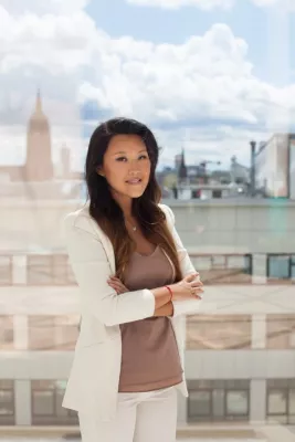 Bild: Zhao Li ist neue Social-Media-Managerin und betreut acht Soziale Netzwerke