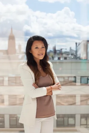 Bild: Zhao Li ist neue Social-Media-Managerin und betreut acht Soziale Netzwerke