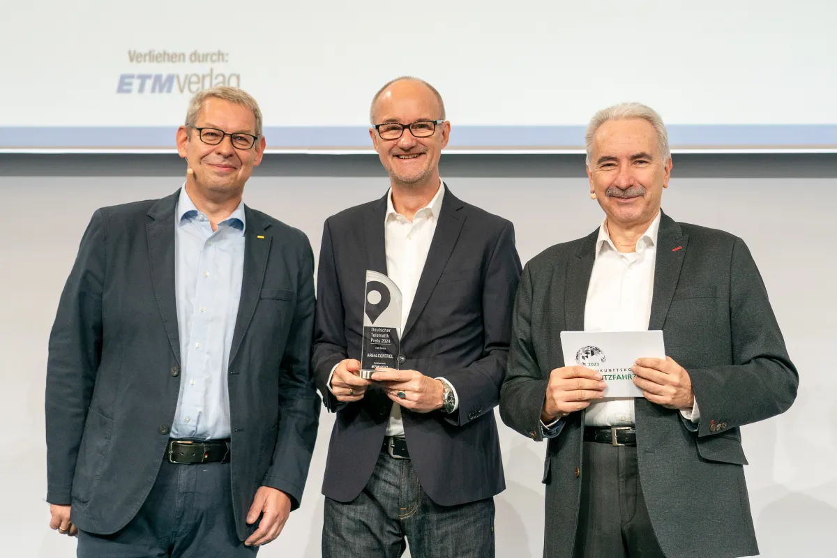 O. Trost, GF ETM-Verlag, U. Rechtsteiner, GF Arealcontrol, Prof. Dr.-Ing. H.-L. Dudek, Dekan DHBW RV (© Foto: Thomas Küppers)