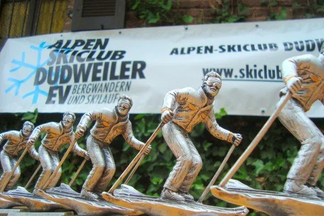 Bild: „Wir machen Ihre Ski (am) Sommerfest“