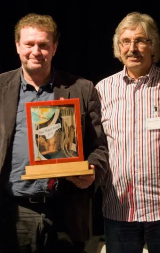 "Radikaler Humanismus": Internationaler ethecon Blue Planet Award 2010 an Elias Bierdel Bild: "Radikaler Humanismus": Internationaler ethecon Blue Planet Award 2010 an Elias Bierdel