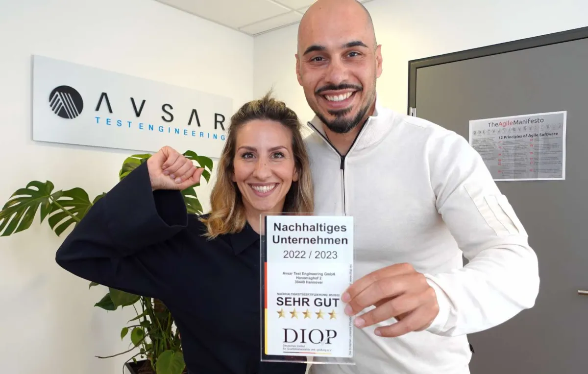 Erfolgreiche Nachhaltigkeitszertifizierung (© AVSAR Test Engineering GmbH)