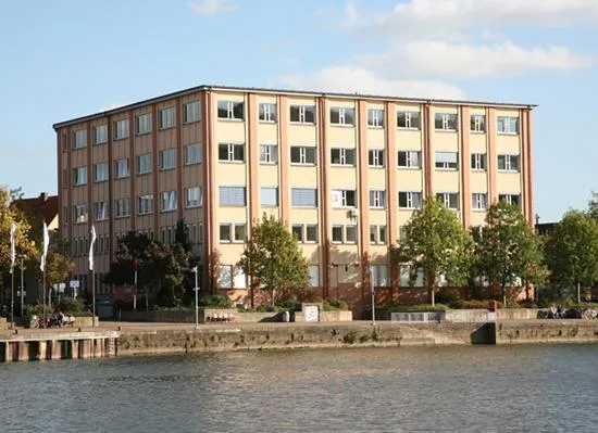 Berufsakademie Weserbergland entwickelt sich zur Hochschule Weserbergland weiter - Start im August 2010 Bild: Berufsakademie Weserbergland entwickelt sich zur Hochschule Weserbergland weiter - Start im August 2010