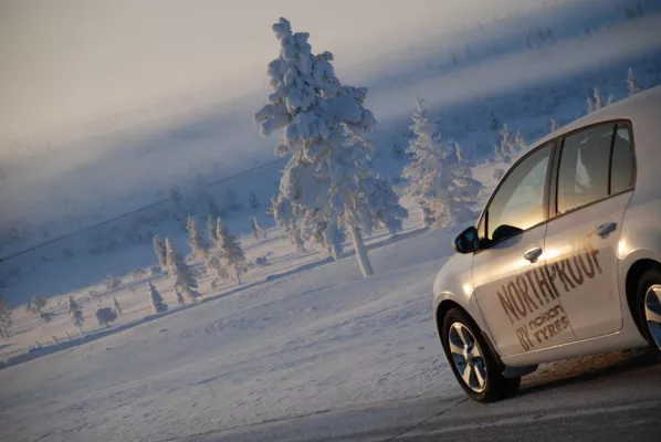 Bild: Nokian WR ist der Testsieger 2014 mit der Bestnote „sehr empfehlenswert“ im Winterreifen-Test von ACE und GTÜ