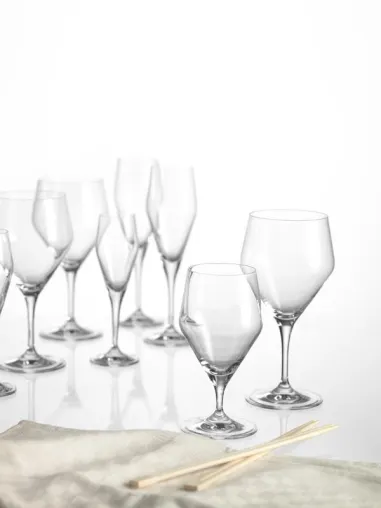 Bild: twenty4 - erste Glasserie von LEONARDO aus dem Glasmaterial TEQTON®